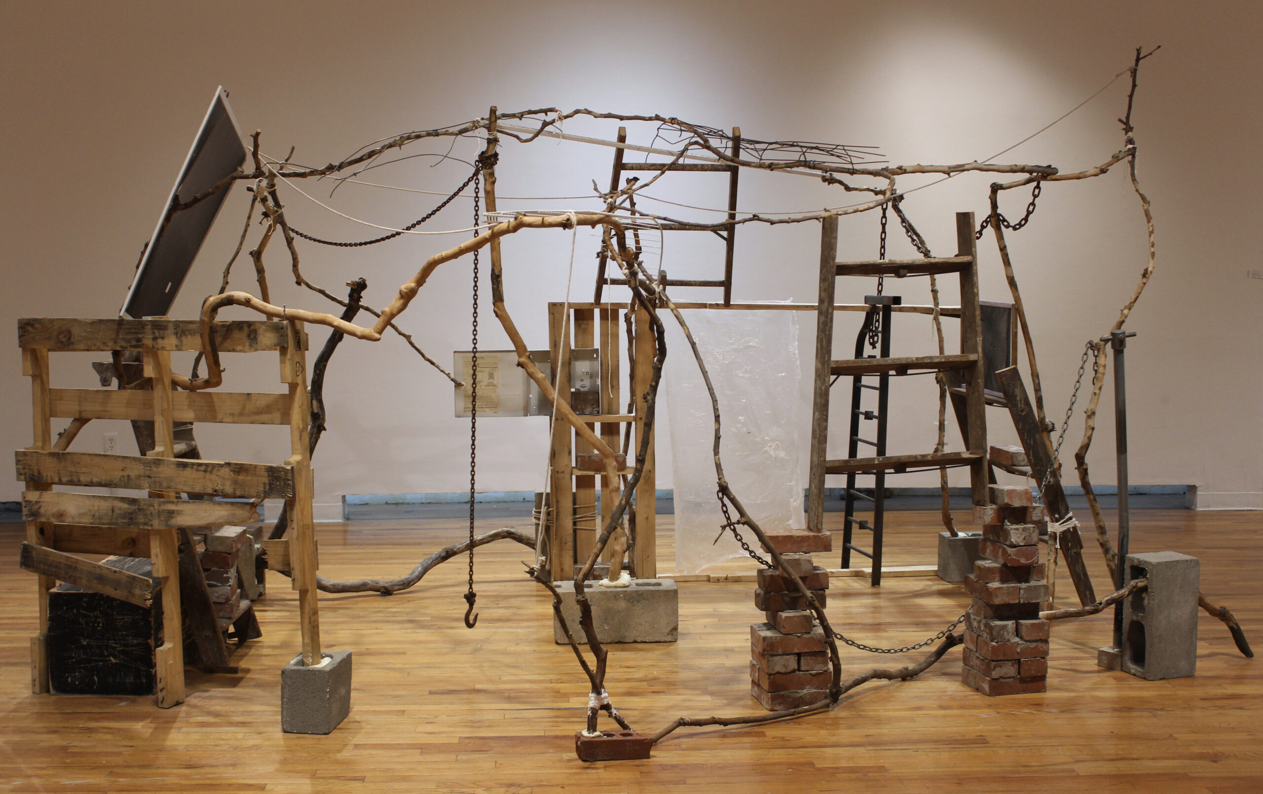 installation made of wood, in a large gallery room